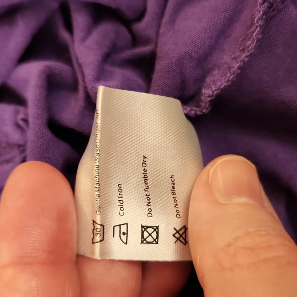 Short sleeve purple t shirt with handkerchief hem, size medium - Picture 4 of 4